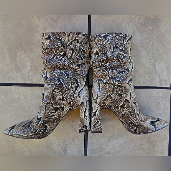 EUC Vince Camuto Snakeskin Slouchy Design Heeled Boots, 8.5M/39 - Picture 7 of 11